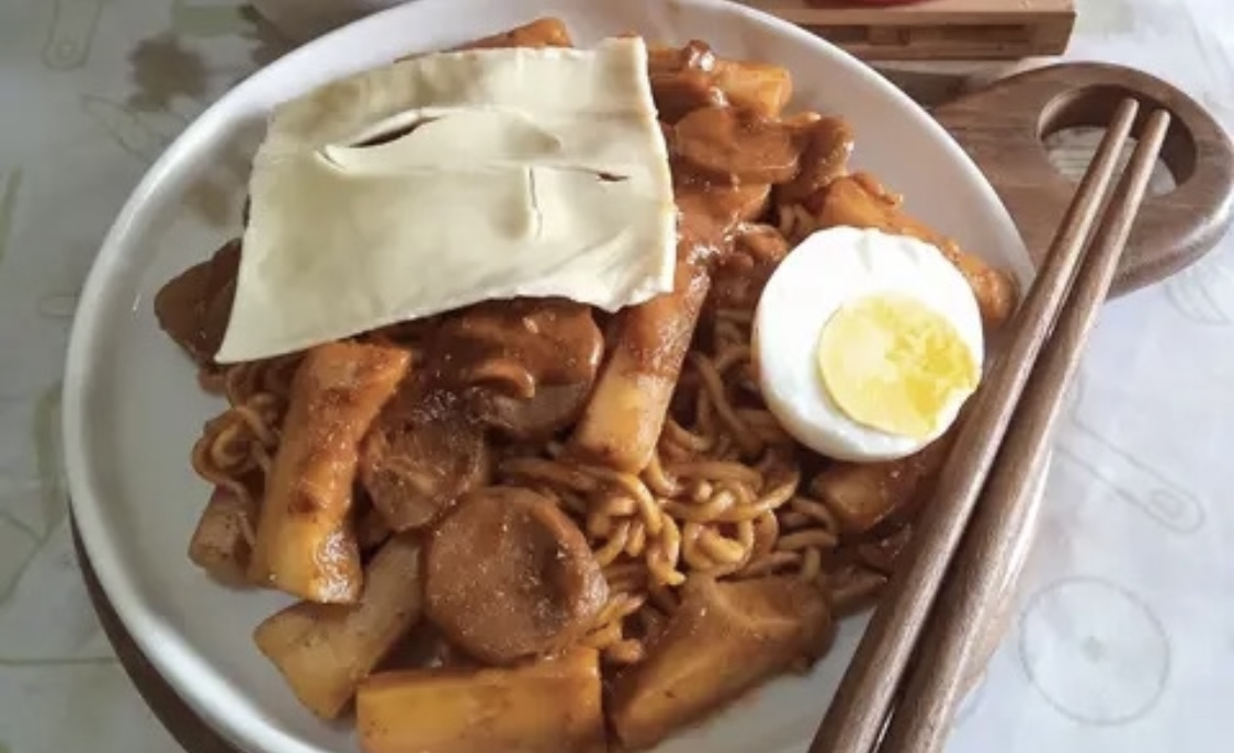 Spicy rabokki yang pedas dan bikin ketagihan