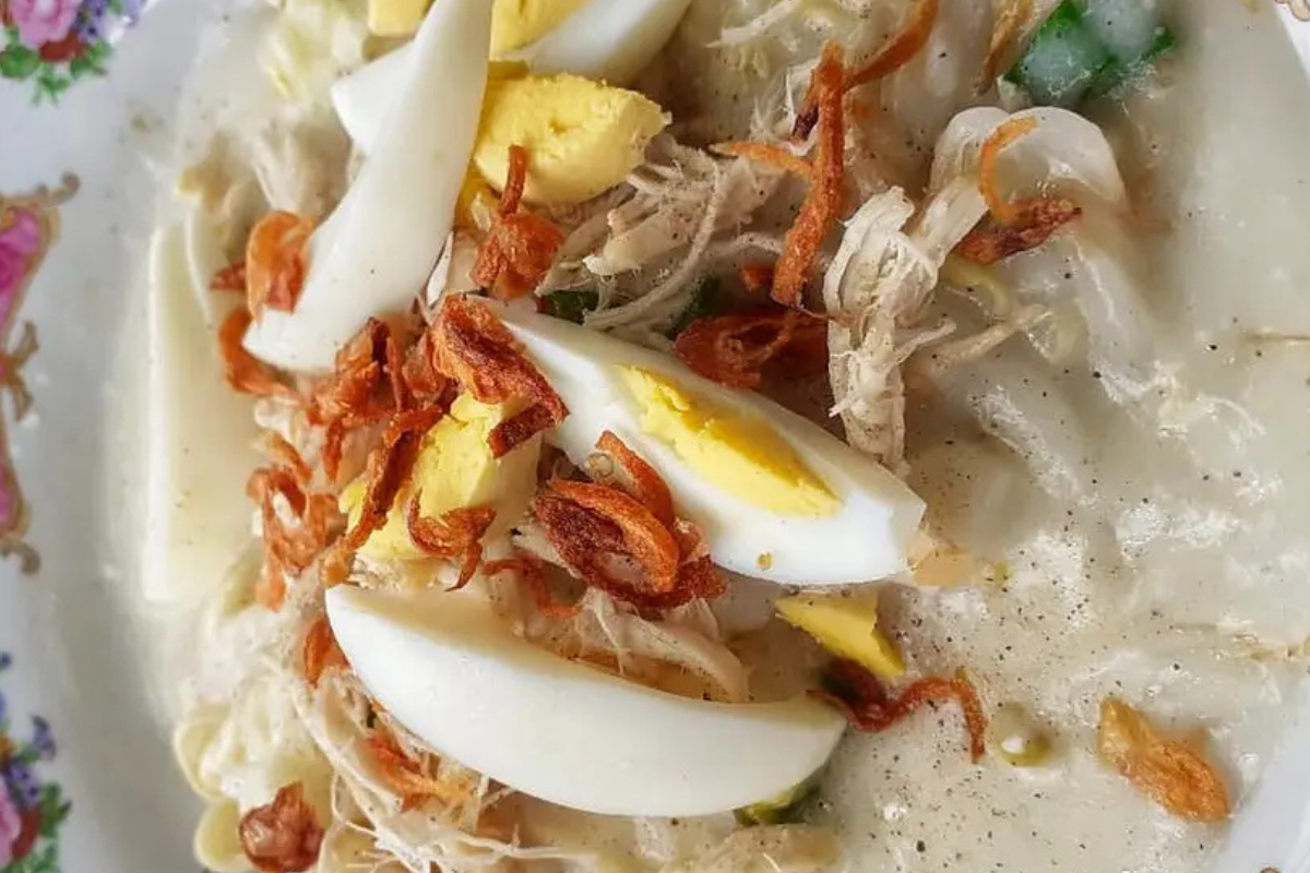 Lezatnya semangkuk mi koclok khas Cirebon