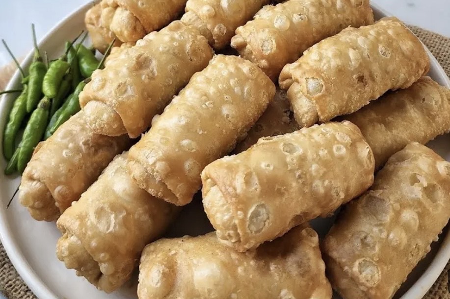 Pastel isi kari ayam