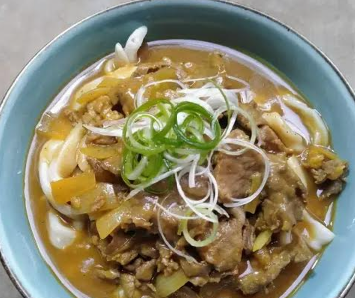 Curry udon daging sapi yang gurih dan nikmat
