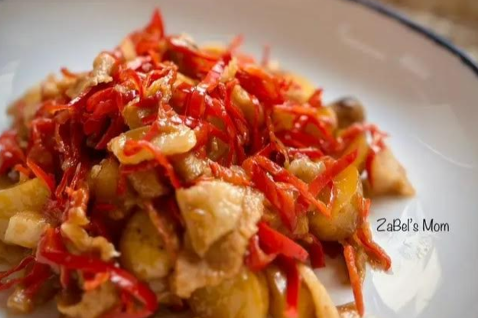 Sajian sambal goreng iris ala jamblang khas Cirebon