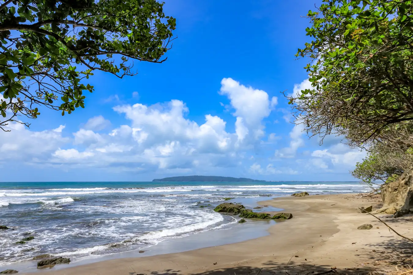 Segar dan indahnya Pantai Karang Nini
