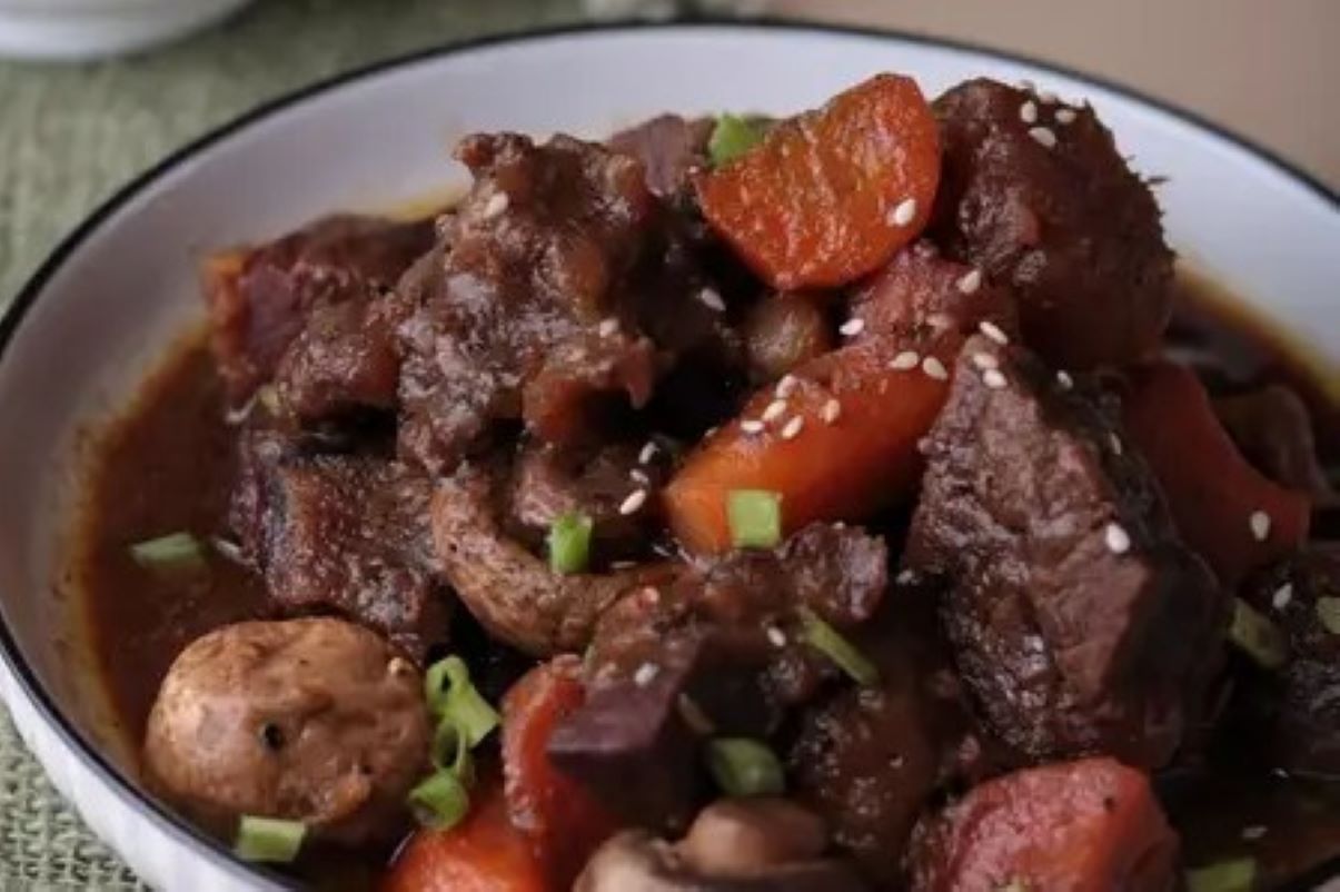 Galbi jjim ala korea yang lezat dan menggugah selera makan. (Cookpad)