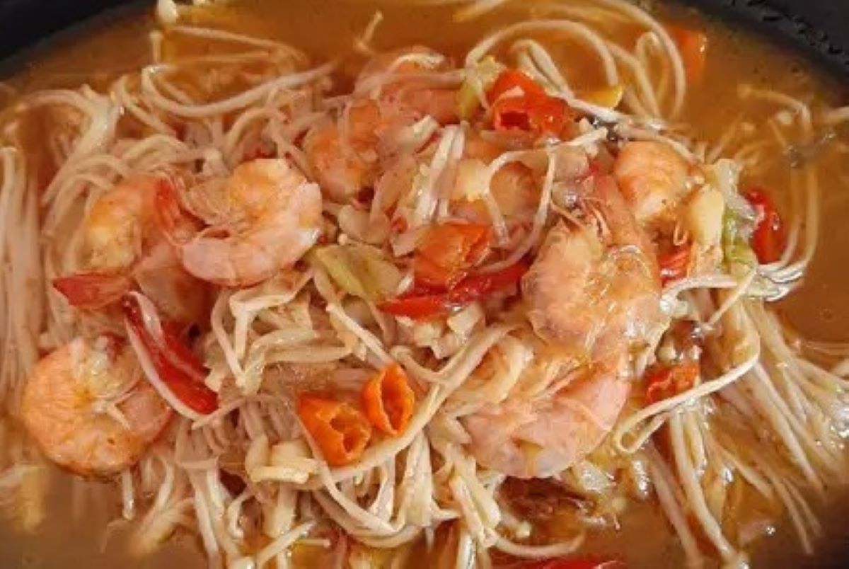 Tumis jamur enoki pedas yang lezat dan nikmat. (Cookpad)