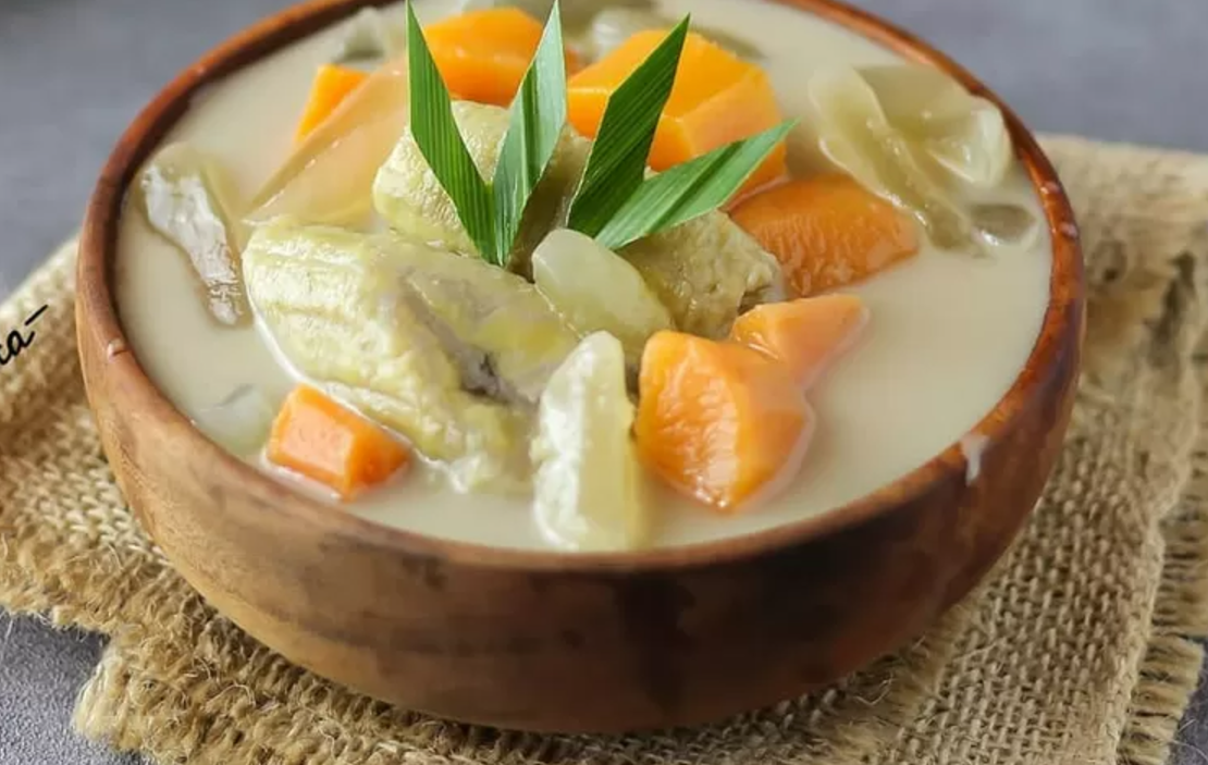 Kolak ubi, labu kuning dan pisang uli yang manisnya memanjakan lidah