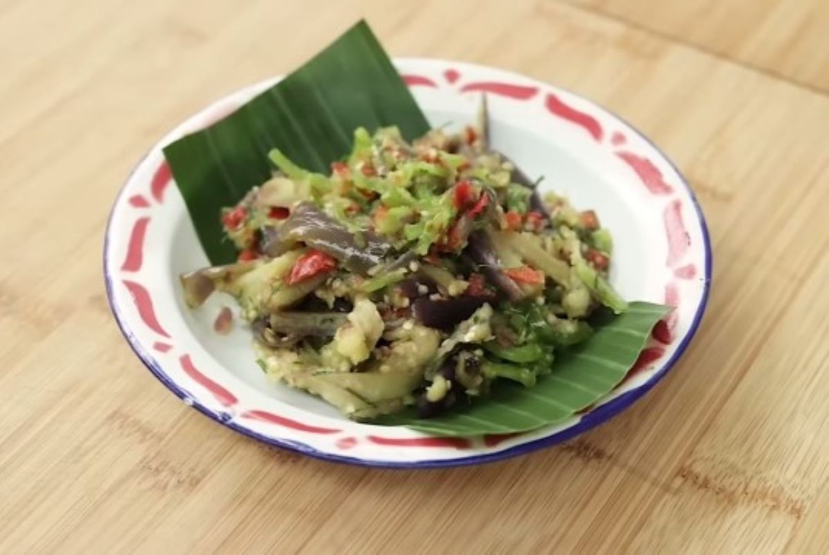 Sambal terong ganja. (YouTube/Devina Hermawan)