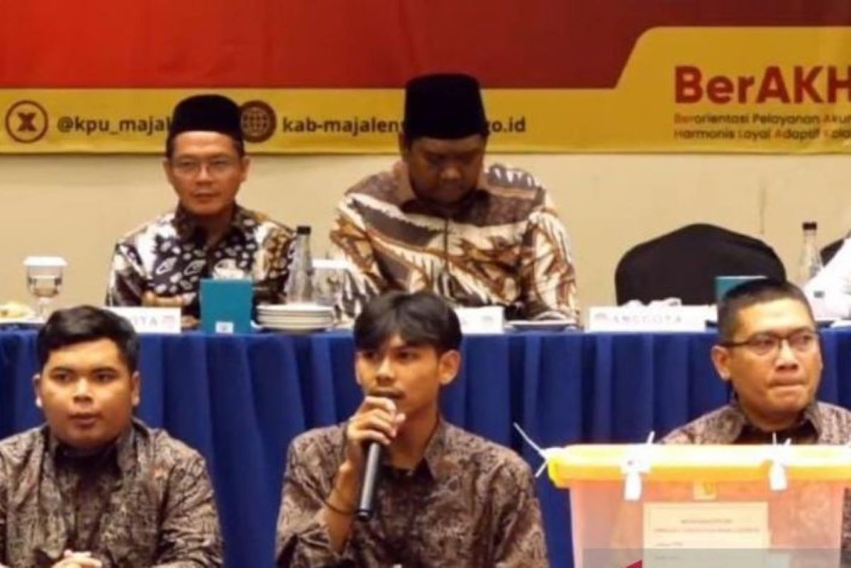 Rapat pleno terbuka rekapitulasi penghitungan suara di Pilkada Kabupaten Majalengka. (Antara)