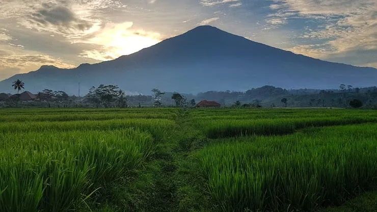 Gunung Ciremai dengan segudang destinasi wisatanya