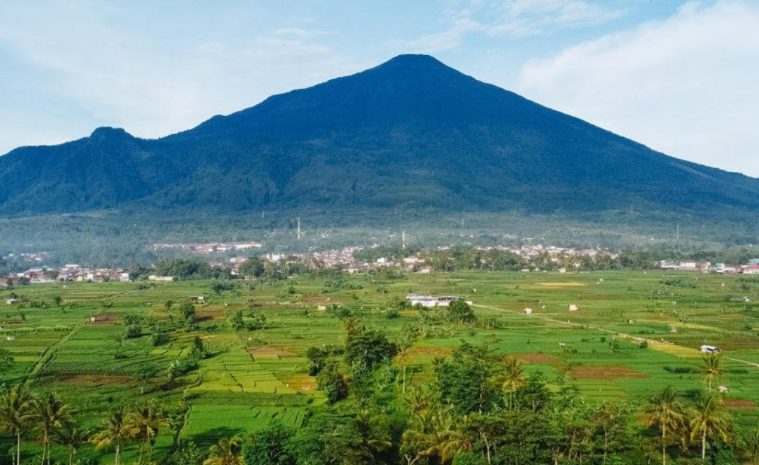 Gunung Ciremai di balik keindahannya menyimpan misteri di dalamnya