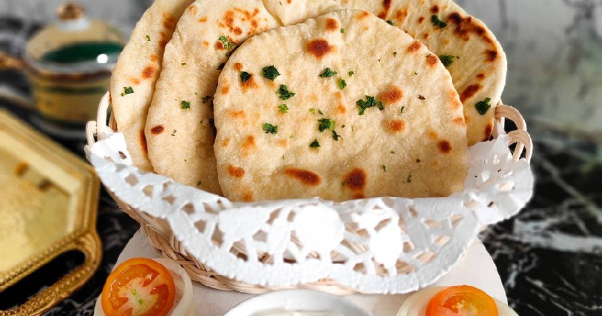 Ilustrasi lezatnya banana naan bread