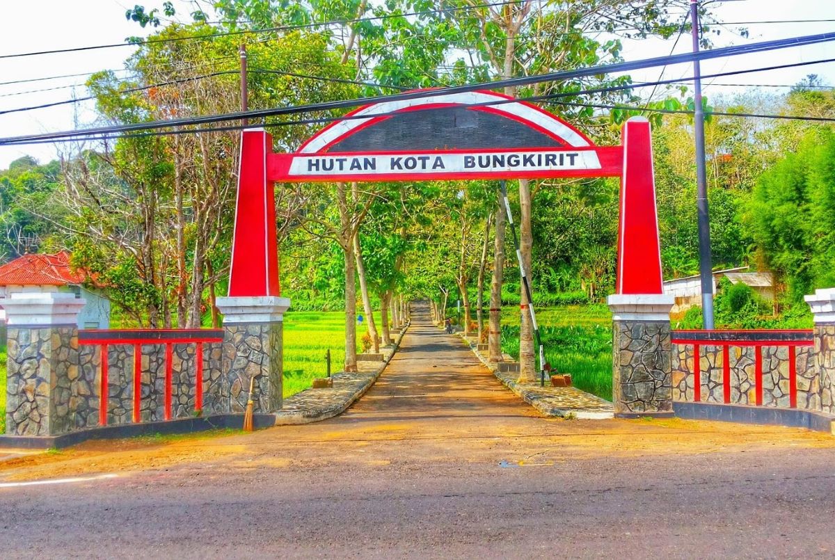 Hutan Kota Bungkirit. (ksmtour.com)