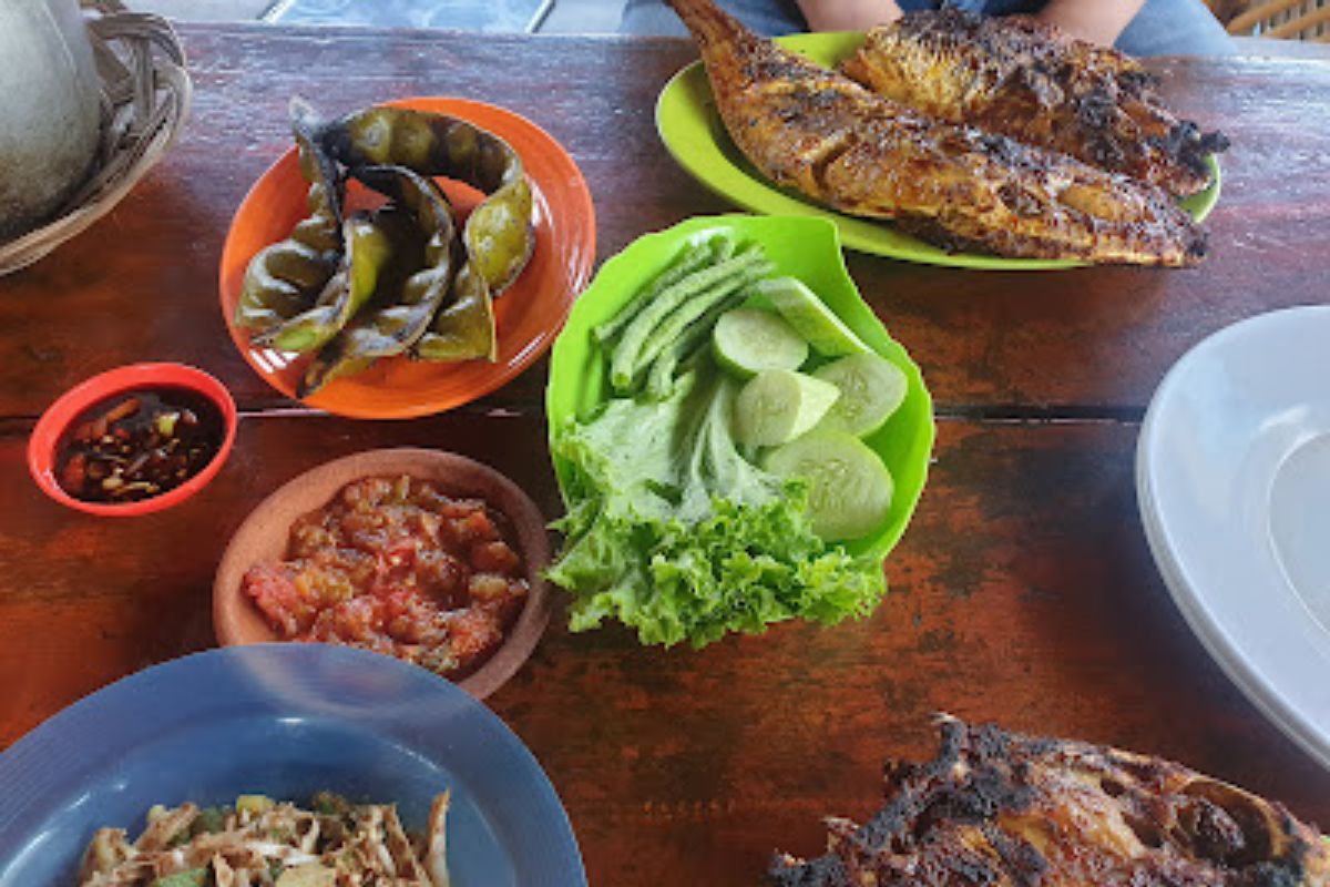 Ilustrasi menu makanan di Pantura. (Google Maps/Gunkz 7303)