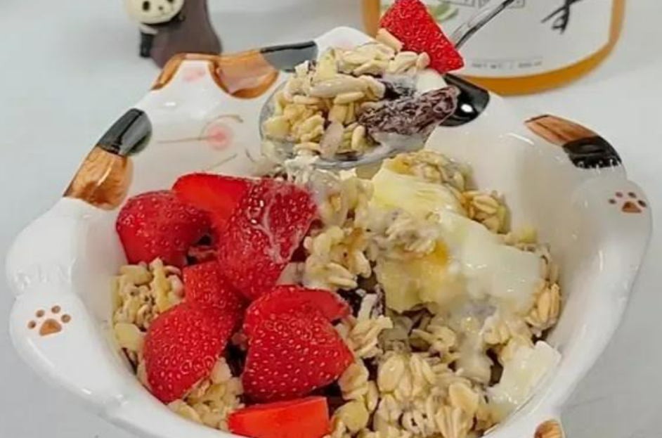 Sajian muesli sebagai sarapan sehat
