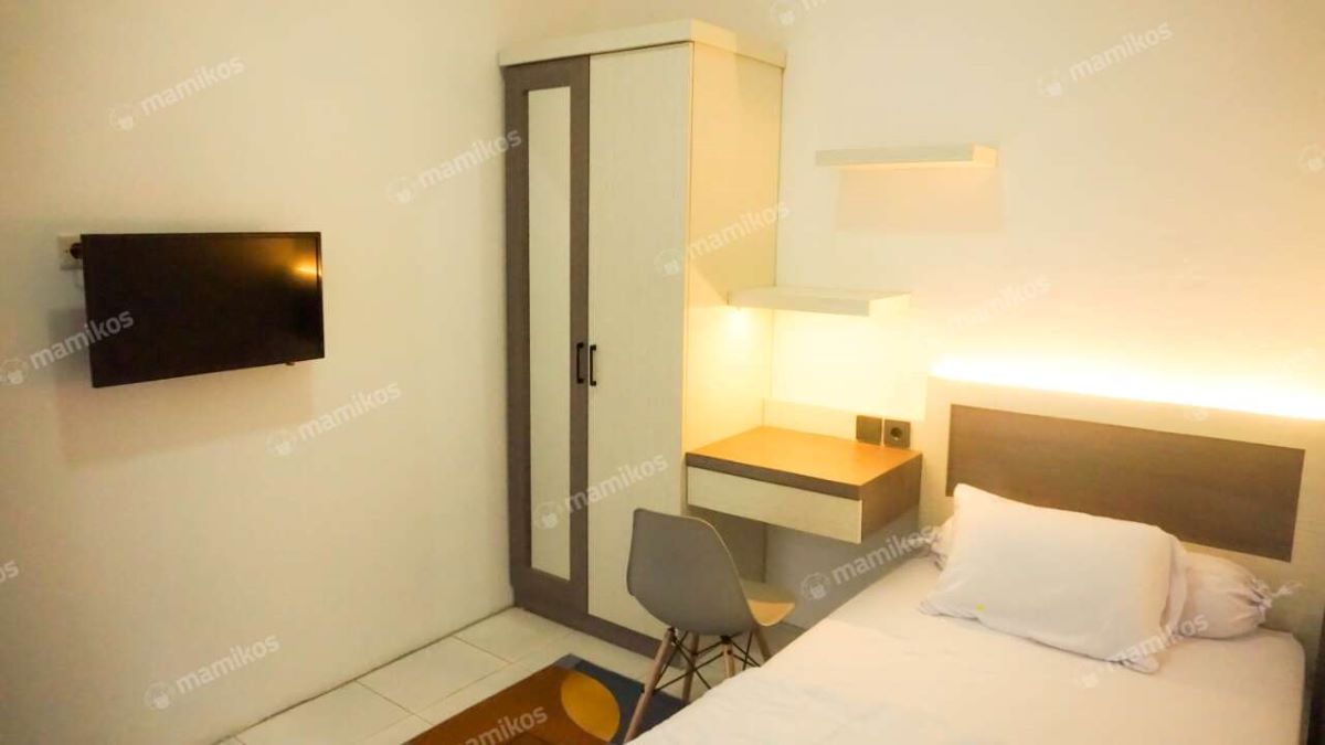 Suasana kamar di Kos Almahouse Cirebon