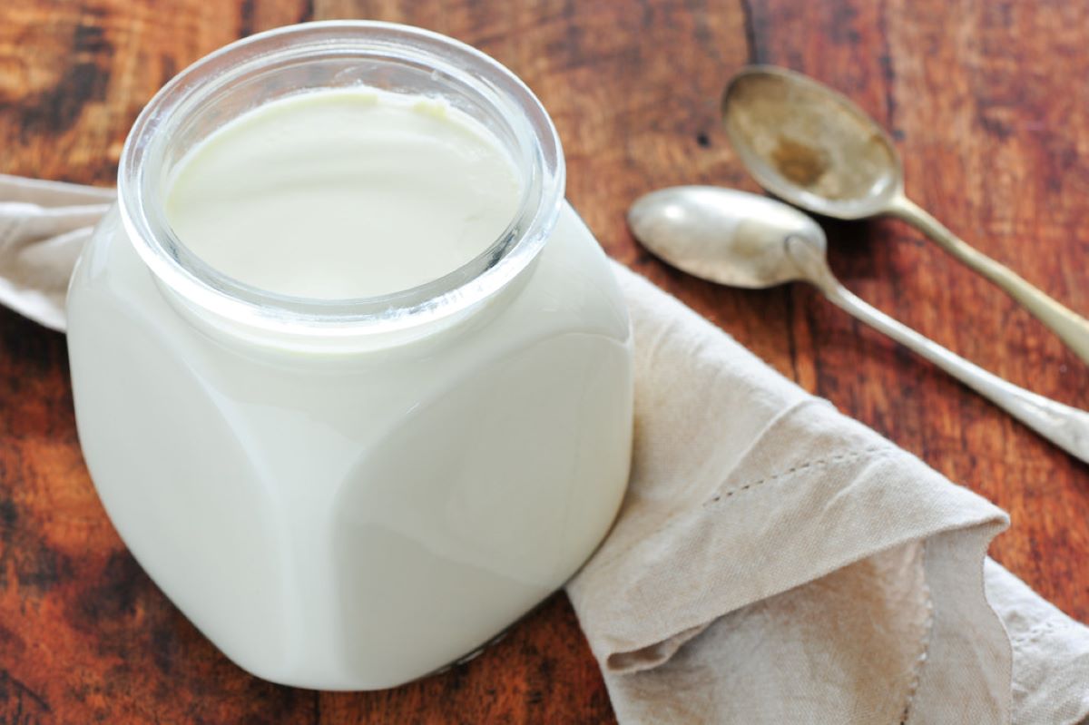 Ilustrasi yogurt dalam jar