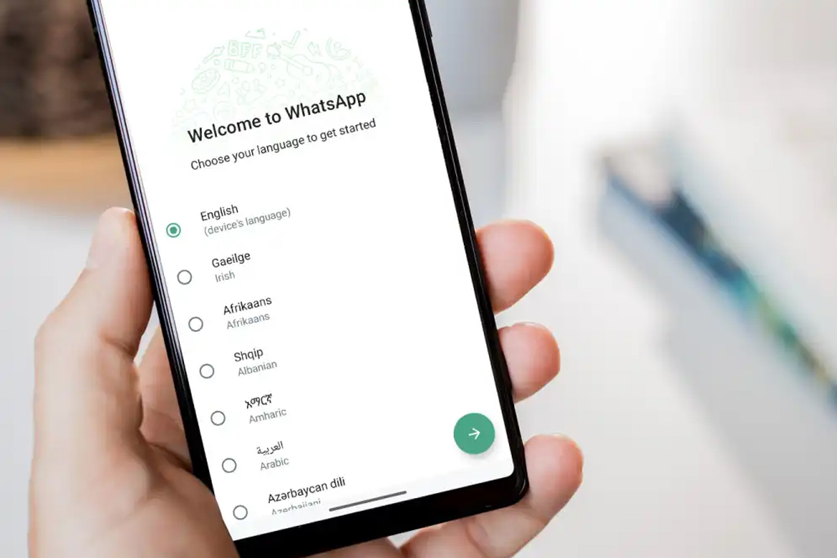 Ilustrasi penggunaan WhatsApp. (Dominik Tomaszewski/Foundry)