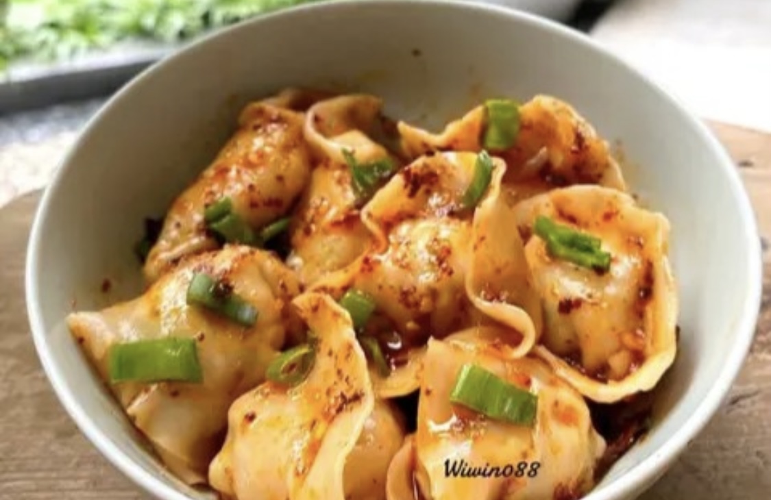 Sajian wonton chili oil