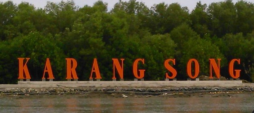 Salah satu destinasi wisata di Indramayu, Pantai Karangsong.