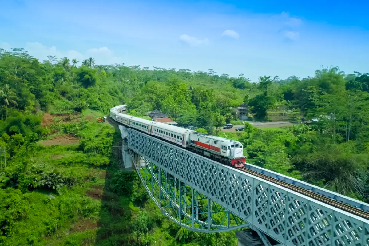Kereta sebagai teman perjalanan yang menyenangkan