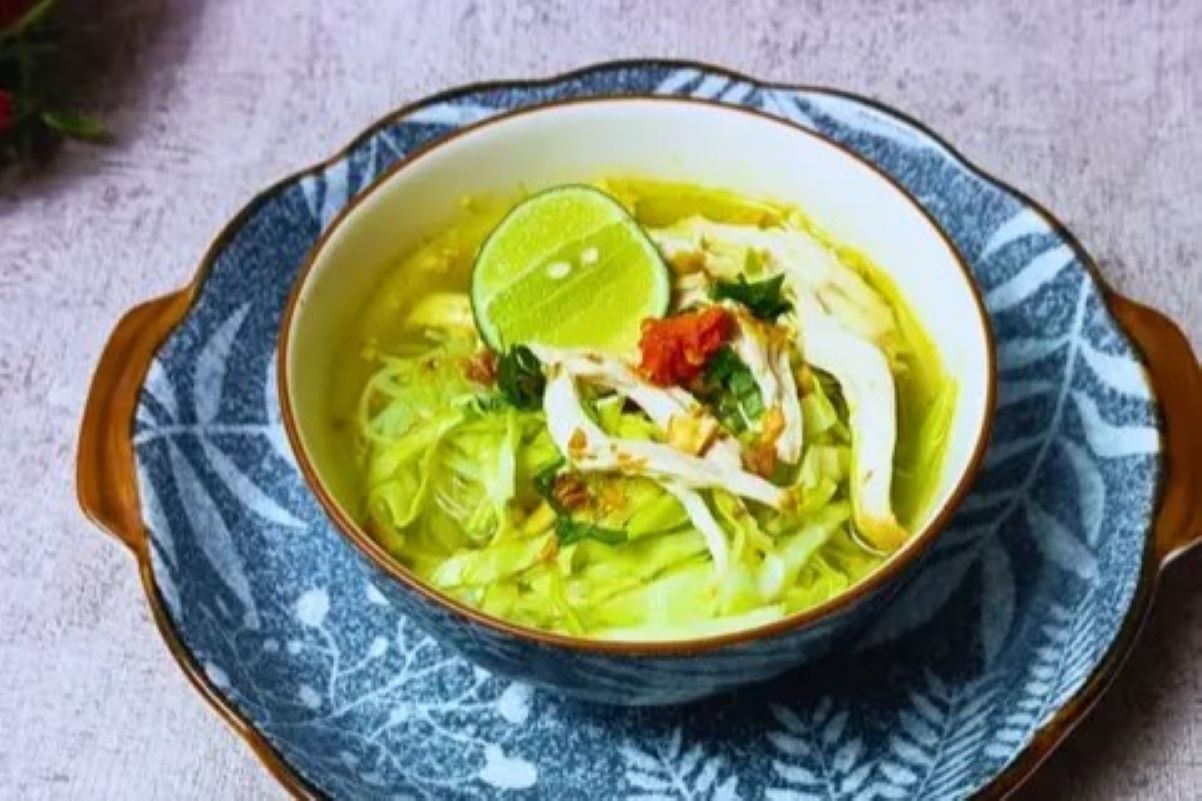 Sajian soto ayam. (@inakpunyoraso/cookpad.com)