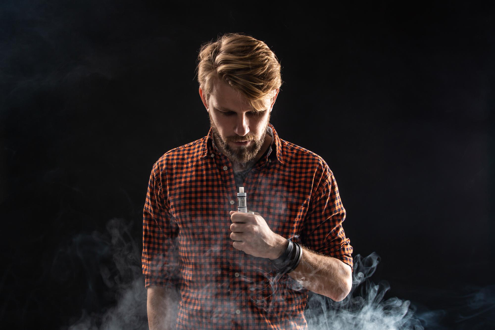 Ilustrasi pengguna rokok elektrik