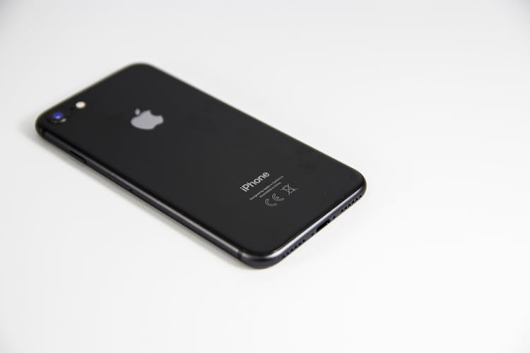 Ilustrasi iPhone. (Dok. Pexels.com/Tuur  Tisseghem)
