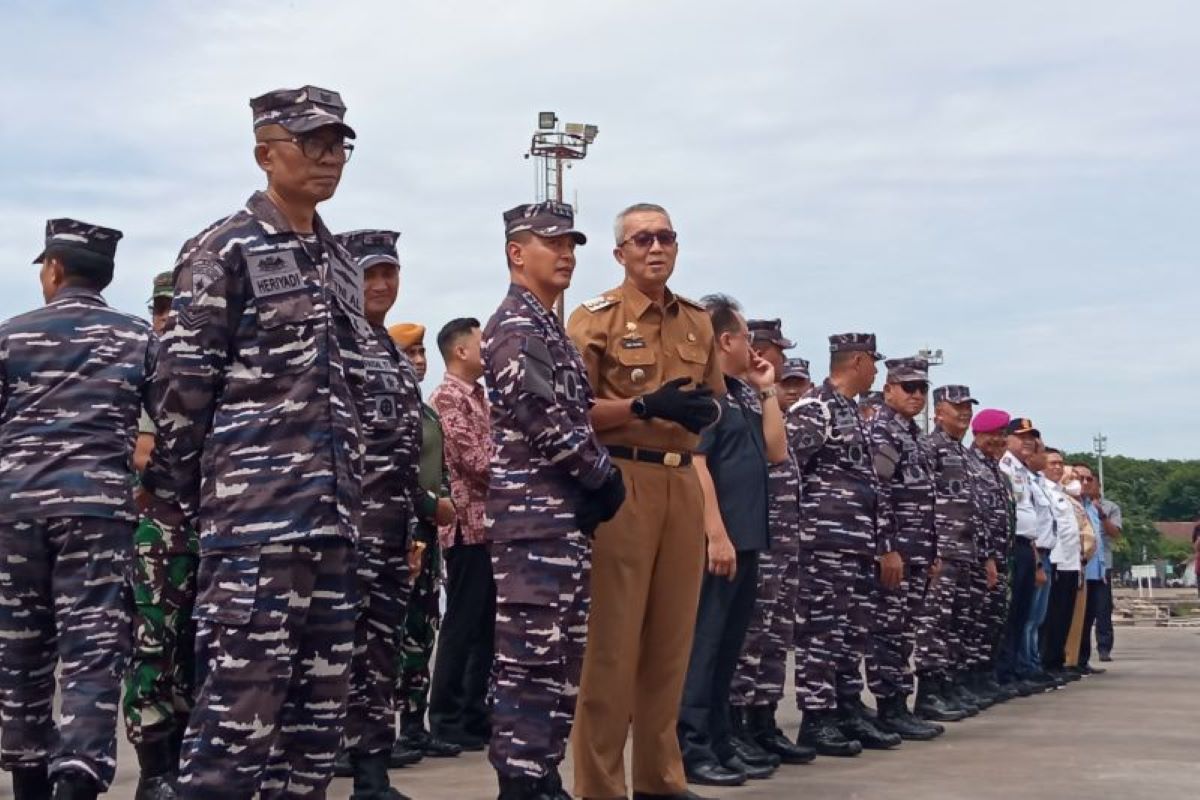 TNI AL melaksanakan kegiatan peringatan Hari Dharma Samudera di Pelabuhan Kota Cirebon. (Fathnur Rohman/Antara)