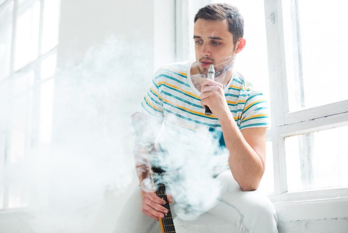 Ilustrasi vaping tidak baik untuk usus