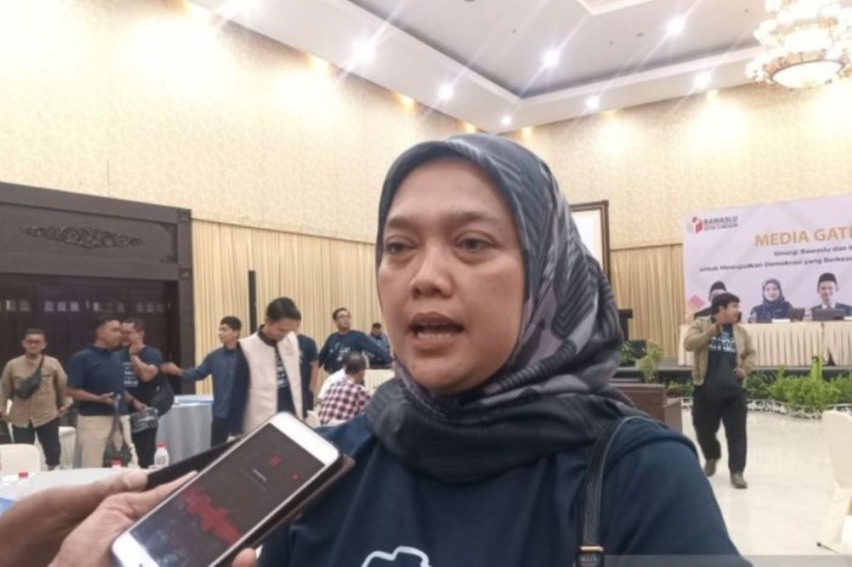 Ketua Bawaslu Kota Cirebon Devi Siti Sihatul Afiah. (Fathnur Rohman/Antara)