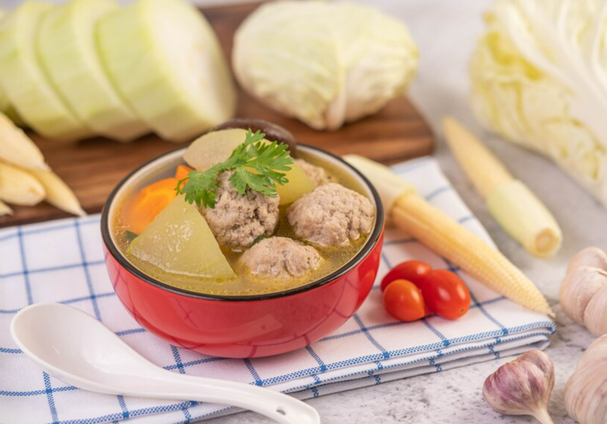 Ilustrasi sup bakso lohua