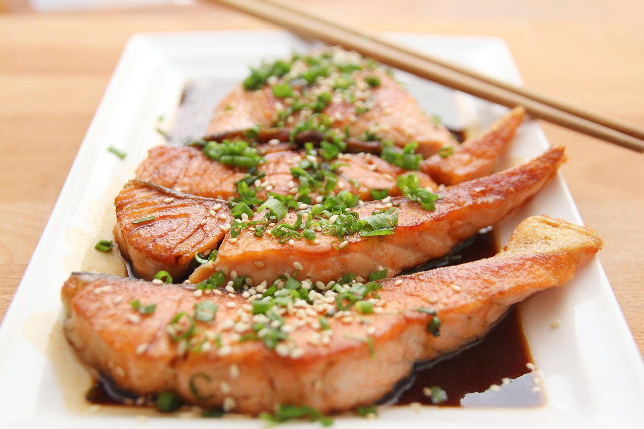 Ilustrasi olahan ikan salmon yang bisa membantu menurunkan berat badan. (Wow Phochiangrak/Pixabay)