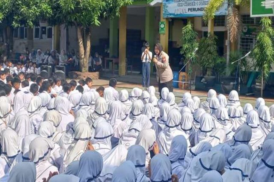 Polresta Cirebon saat memberikan edukasi tentang kenakalan remaja. (Dok. tribratanews.jabar.polri.go.id)