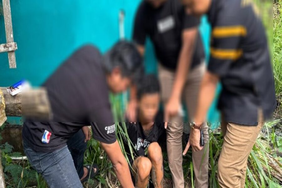 Proses penangkapan T alias Oni tersangka pengedar sabu dan ganja di Kecamatan Patrol