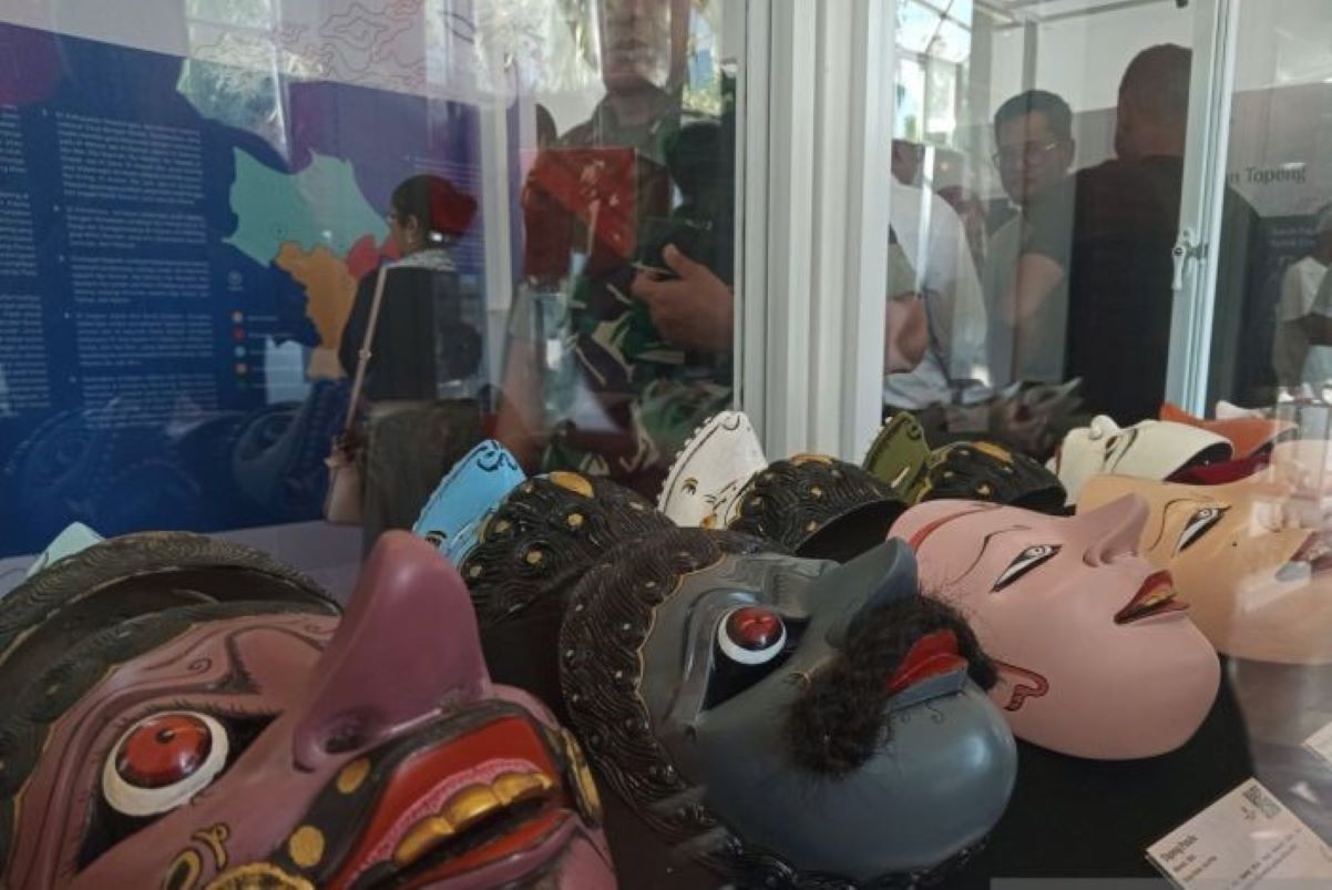 Destinasi Museum Topeng di Balai Kota Cirebon. (Fathnur Rohman/Antara)