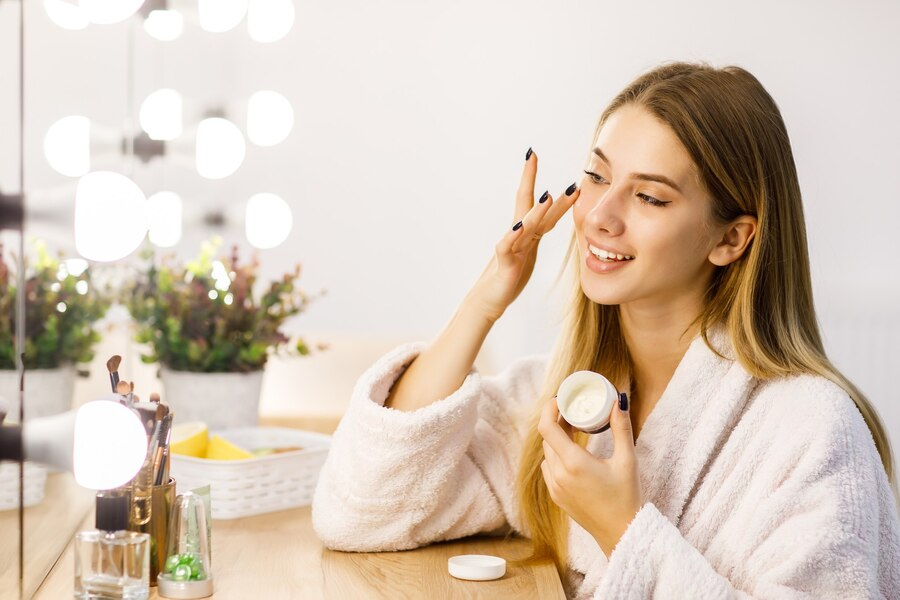 Ilustrasi penggunaan skincare
