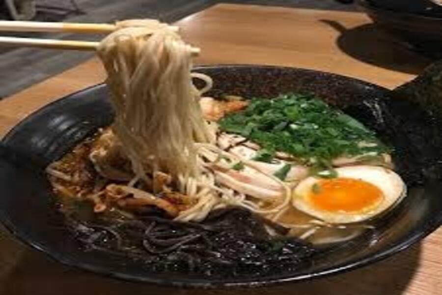 Ramen, salah satu makanan khas Jepang yang disukai oleh orang Indonesia. (Dok. pinterest.com)