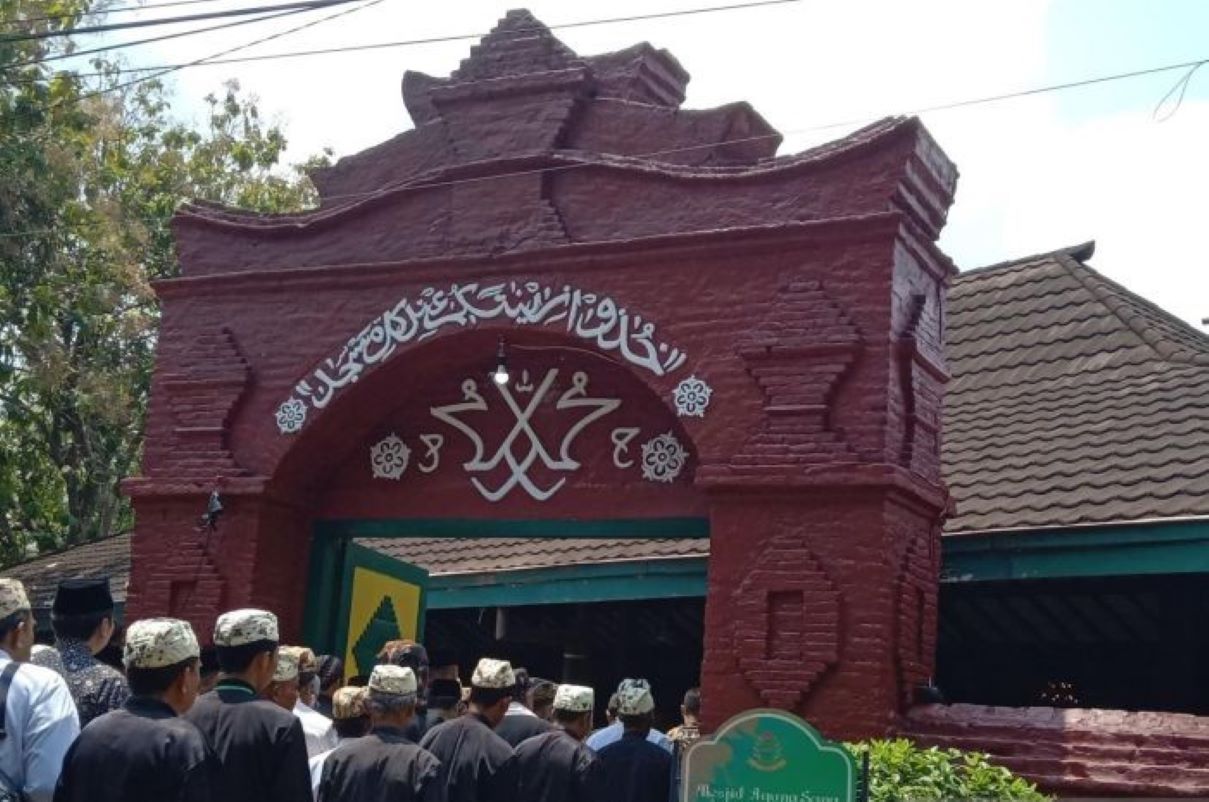 Ilustrasi kegiatan budaya di Masjid Sang Cipta Rasa Kota Cirebon. (Fathnur Rohman/Antara)
