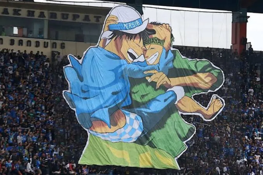 Koreo persaudaraan suporter Persib dan Persebaya. (Instagram @bandunghooligan33)
