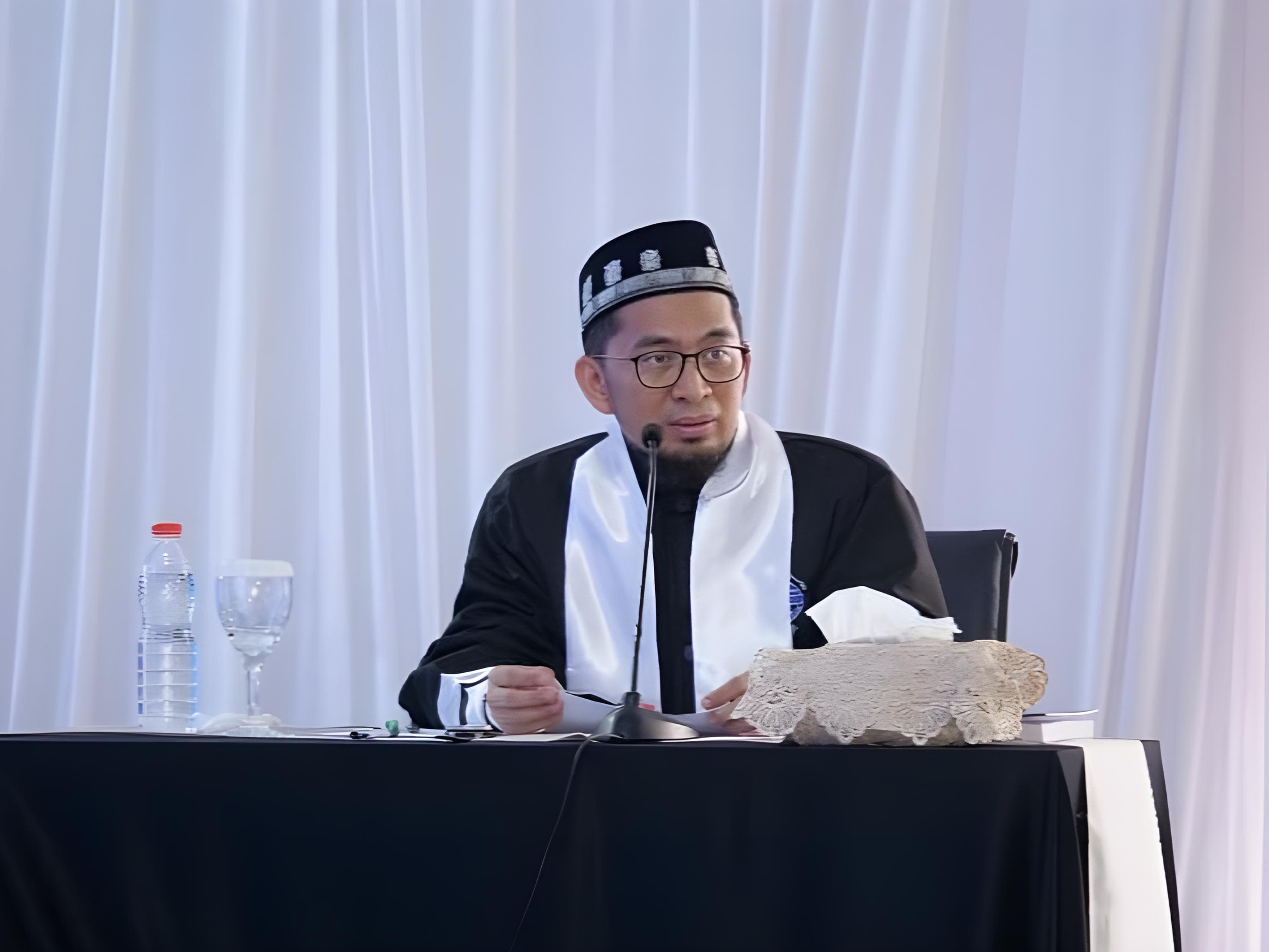 Ustadz Adi Hidayat (Dok. Instagram @adihidayatofficial)