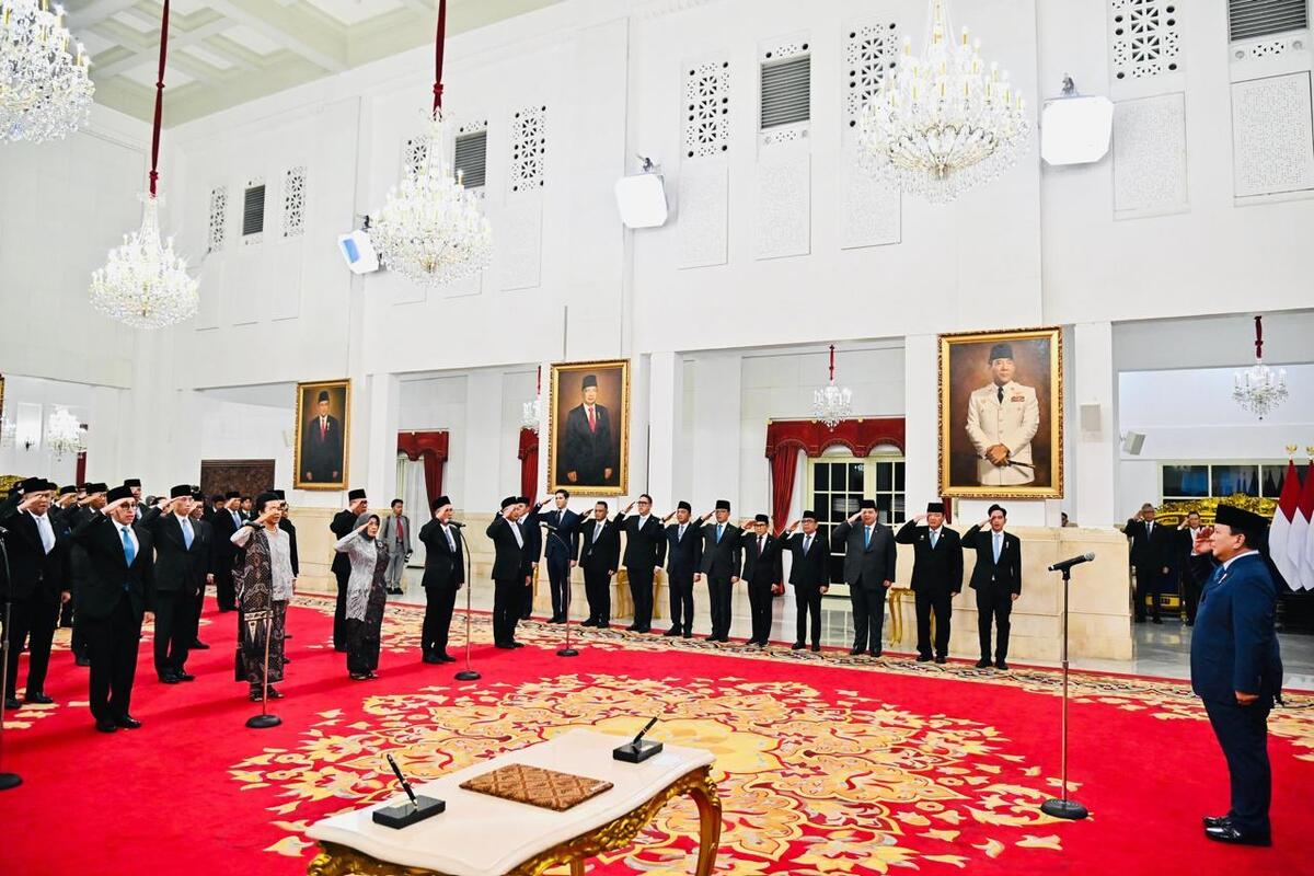 Presiden Prabowo Subianto melantik 31 Duta Besar Luar Biasa di Istana Negara, Jakarta, Senin (24/3/2025). (Dok. setneg.go.id)