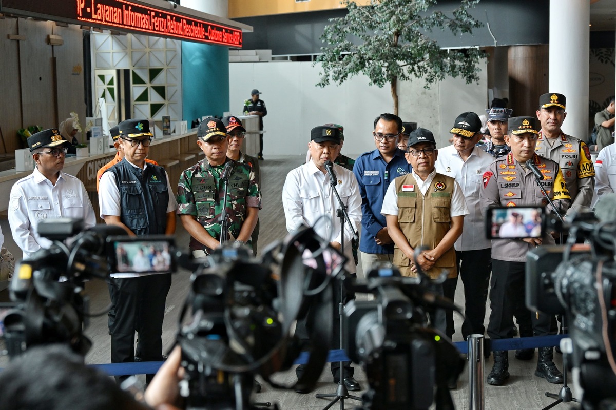 Menhub Dudy Purwagandhi di Pelabuhan Merak, Rabu (26/3/2025). (Dok. dephub.go.id)