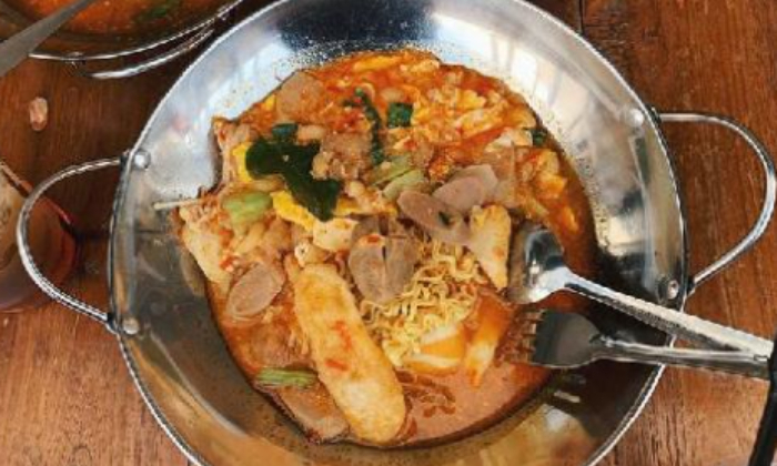 Seblak Mas Bondit, salah satu kuliner pedas di Cirebon. (Dok. GoFood)