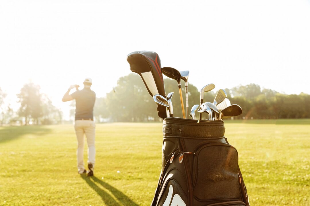 Ilustrasi main golf. (freepik)
