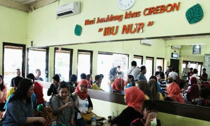 Nasi Jamblang Ibu Nur di Cirebon. (Dok. Tripadvisor)