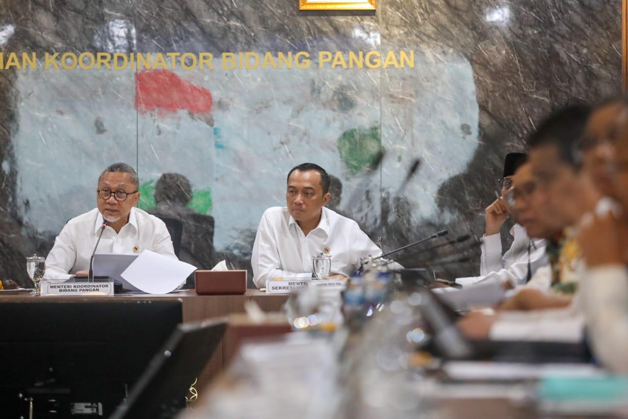 Para menteri dan pejabat tinggi negara saat mengikuti rapat koordinasi percepatan pembentukan Kopdes Merah Putih di Jakarta, Kamis (10/4/2025). (Dok. setneg.go.id)