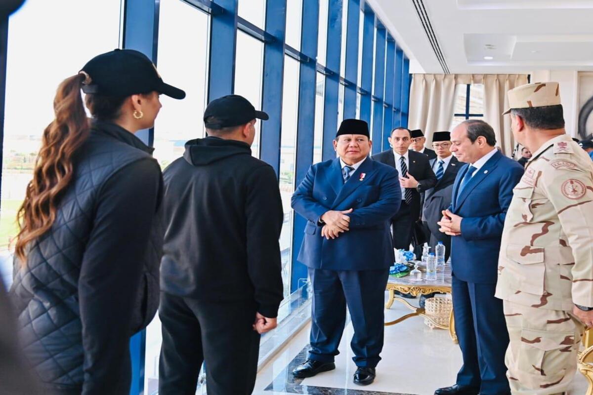 Presiden Prabowo Subianto dan Presiden Abdel Fattah El-Sisi saat meninjau fasilitas Akademi Militer Mesir, Sabtu (12/04/2025). (Dok. setneg.go.id)