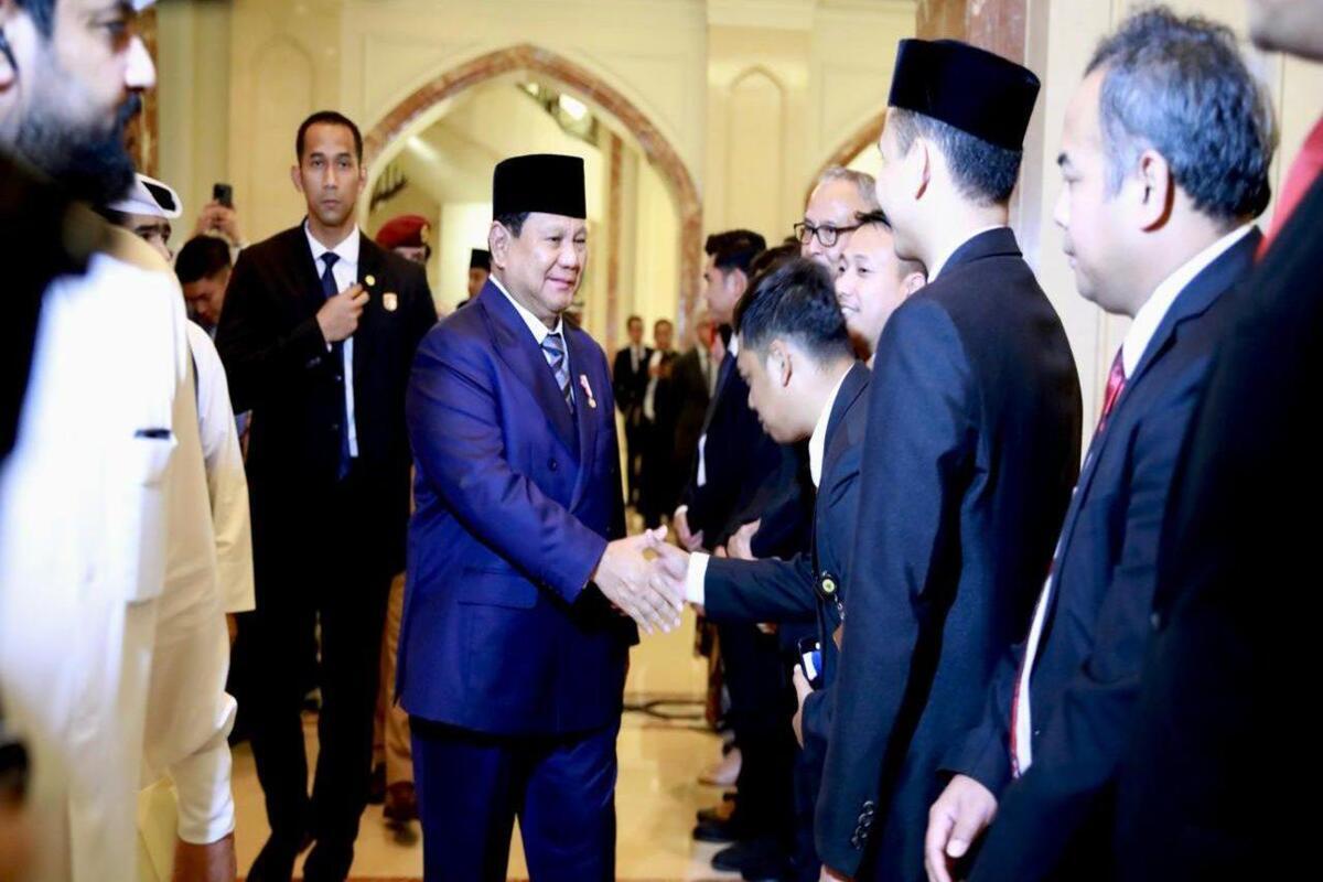 Presiden Prabowo Subianto disambut hangat oleh masyarakat Indonesia di Qatar saat tiba di hotel tempat menginap, Sabtu (12/04/2025). (Dok. setneg.go.id)