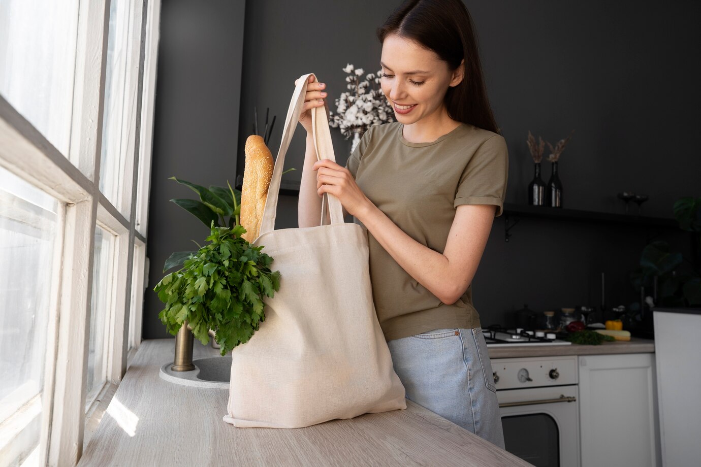 Tas belanja kain untuk mengurangi plastik (Dok. Freepik)