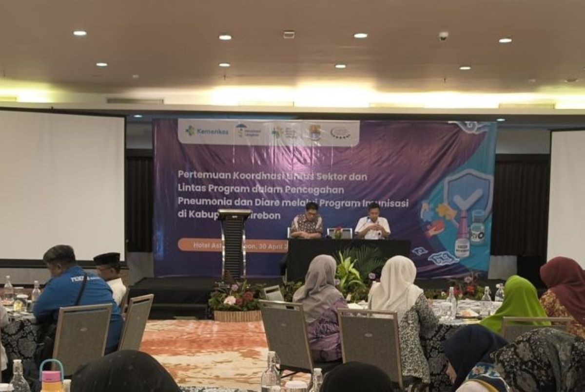 Dinas Kesehatan Cirebon gelar pertemuan terkait penguatan cakupan imunisasi PCV dan rotavirus di Cirebon, Rabu (30/4). (Fathnur Rohman/Antara)
