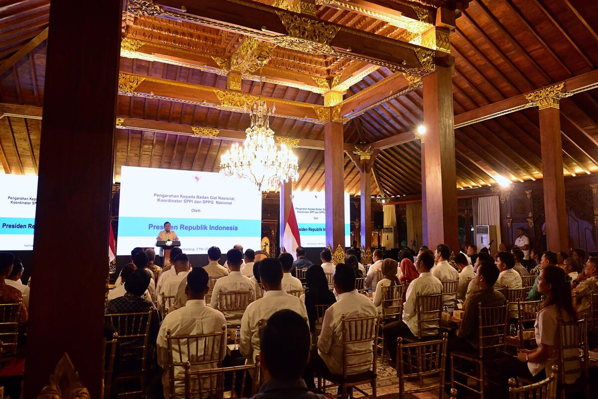 Kepala BGN Dadan Hindayana memberikan keterangan pers usai rapat bersama Presiden Prabowo Subianto terkait kesiapan program Makan Bergizi Gratis di Hambalang, Bogor. (Dok. setneg.go.id)